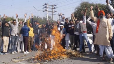 Photo of किसान आंदोलन : टिकरी बॉर्डर पर रास्ते बंद होने से हजारों फैक्ट्रियों पर लटका ताला