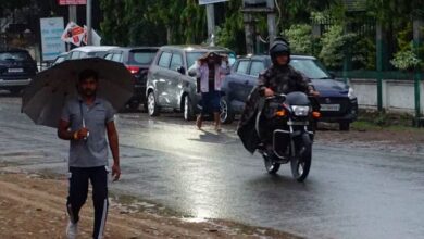 Photo of दिल्ली-NCR में तेज बारिश से गिरा चार डिग्री तापमान, मौसम विभाग यलो अलर्ट जारी