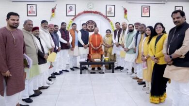 Photo of बस्ती व देवीपाटन मंडल के विधायक व एमएलसी से मिले सीएम योगी