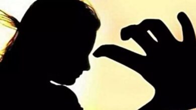 Photo of हाथरस: शादी में बारातियों पर फूल बरसाने आई किशोरी के साथ दो युवकों ने किया सामूहिक दुष्कर्म