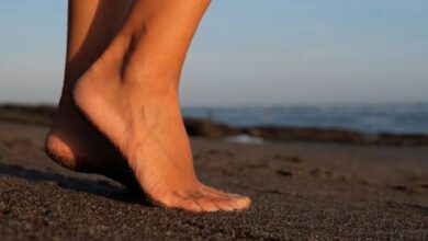 Photo of पैरों में हो गई टैनिंग, तो इन उपायों से आसानी से निखारें रंगत