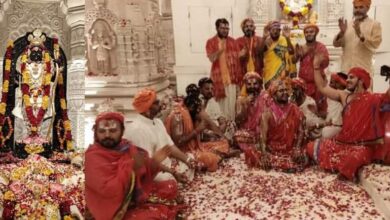 Photo of 495 वर्षों बाद रामलला ने भव्य महल में खेली होली, देश भर से उमड़े लोग