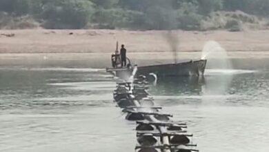 Photo of सीहोर: नर्मदा के बीचों बीच से चल रही थी रेत की तस्करी…