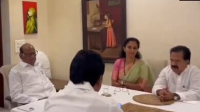 Photo of महाराष्ट्र: शरद पवार से मिलने पहुंचे वेणुगोपाल