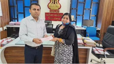 Photo of राजगढ़ कॉलेज की रिटायर्ड प्रोफेसर ने सैनिक कल्याण के लिए दिए 1.51 लाख रुपये