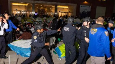 Photo of अमेरिका के विश्वविद्यालयों में हिंसक हुआ फलस्तीन समर्थकों का प्रदर्शन