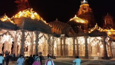Photo of दमोह : रंगबिरंगी रोशनी से जगमगा उठा कुंडलपुर मंदिर