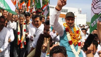 Photo of लोकसभा चुनाव: हरीश रावत ने थामी बेटे के प्रचार रथ की लगाम