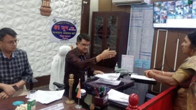 Photo of पवन सिंह की मां भी चुनावी मैदान में, इस चर्चित सीट से किया नामांकन