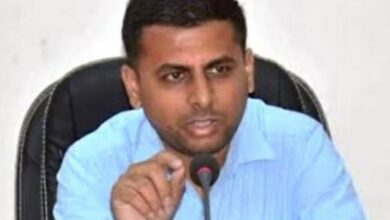 Photo of शराब पीकर मतदाताओं से किया अभद्र व्यवहार, पीठासीन अधिकारी पर गिरी गाज