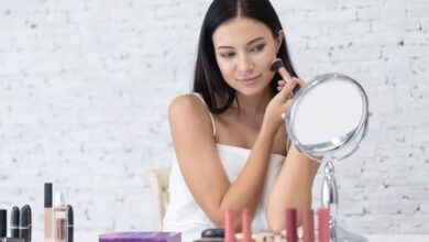 Photo of दिखना है खूबसूरत तो फाउंडेशन लगाते वक्त रखें इन बातों का ध्यान
