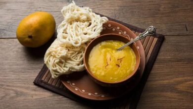 Photo of  इन गर्मियां ताजे रसीले आमों से बनाएं आमरस