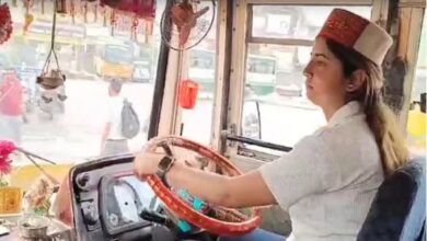 Photo of हिमाचल: हमीरपुर की नैंसी ने सर्पीली सड़क पर दौड़ाई सवारियों से भरी निजी बस