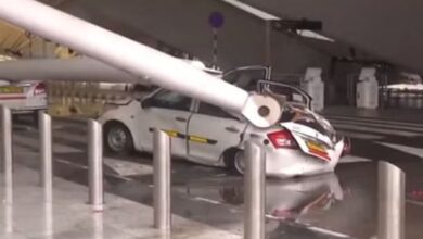 Photo of भारी बारिश से दिल्ली एयरपोर्ट के टर्मिनल 1 की छत गिरी, सभी उड़ानें रद्द