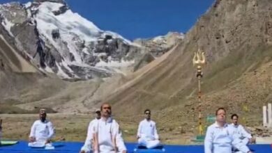 Photo of सीएम पुष्कर सिंह धामी ने आदि कैलाश में किया योग