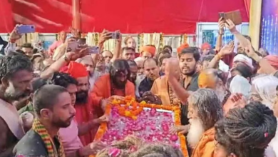 Photo of हरिद्वार पहुंचा पायलट बाबा का पार्थिव शरीर, अंतिम दर्शन को उमड़े श्रद्धालु
