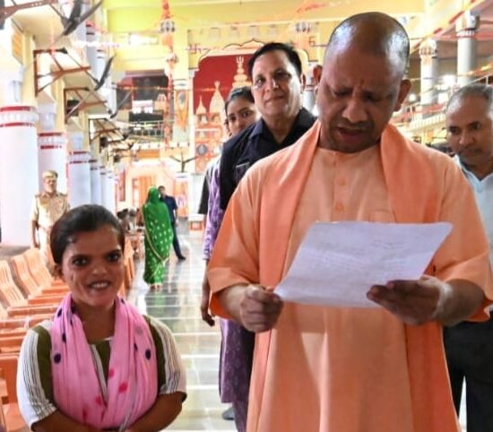 Photo of महाराज जी! आपके साथ फोटो खूब वायरल होगी