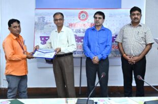 महाप्रबन्धक ने आठ रेल कर्मचारियों को दिया संरक्षा पुरस्कार