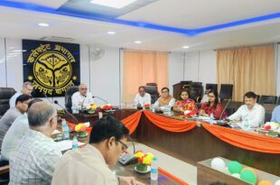 जिला विद्यालय निरीक्षक, जिला पंचायत राज अधिकारी को नोटिस