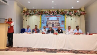 Photo of आज पिछले 70 वर्षों में इलाहाबाद हॉलैंड हास्टल में रहे पूर्व छात्रों की बड़ी जुटान लखनऊ के एक होटल में हुई संपन्न