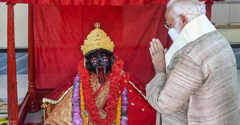 Photo of काली मंदिर से चोरी हुआ प्रधानमंत्री मोदी द्वारा भेंट किया गया सोने का मुकुट