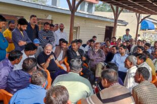 फर्जी मुकदमे को लेकर विधायक ने दिया समाधान का आश्वासन