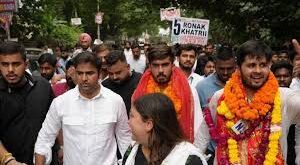 दिल्ली यूनिवर्सिटी चुनाव 2024, NSUI बनाम ABVP, DUSU अध्यक्ष, छात्र संघ चुनाव, दिल्ली यूनिवर्सिटी छात्र राजनीति, Delhi University Elections 2024, NSUI vs ABVP, DUSU President, Student Union Elections, Delhi University Student Politics,