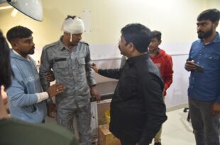 मंत्री नन्दी की फ्लीट दुर्घटना, बोलेरो गाड़ी हादसा, घायल सीआरपीएफ जवान तस्वीरें, मंत्री नन्द गोपाल गुप्ता की गाड़ी, ट्रैक्टर और बोलेरो एक्सीडेंट, Minister Nandi fleet collision, Bolero car accident, injured CRPF personnel images, Nand Gopal Gupta’s car, tractor and Bolero accident, मंत्री नन्दी फ्लीट हादसा, बोलेरो और ट्रैक्टर टक्कर, संत कबीर नगर दुर्घटना, सीआरपीएफ जवान घायल, मंत्री नन्द गोपाल गुप्ता नन्दी हादसा, बस्ती श्री कृष्ण हॉस्पिटल खबर, उत्तर प्रदेश मंत्री हादसा, Minister Nandi fleet accident, Bolero tractor collision, Sant Kabir Nagar accident, CRPF personnel injured, Nand Gopal Gupta Nandi accident, Basti Sri Krishna Hospital news, Uttar Pradesh minister accident,