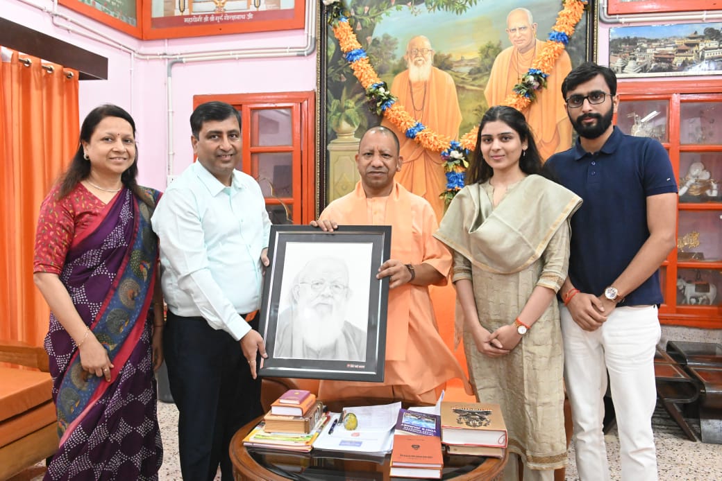 Photo of सीएम से मिली यूपीएससी-2023 की टॉपर, जानें क्या कहा…