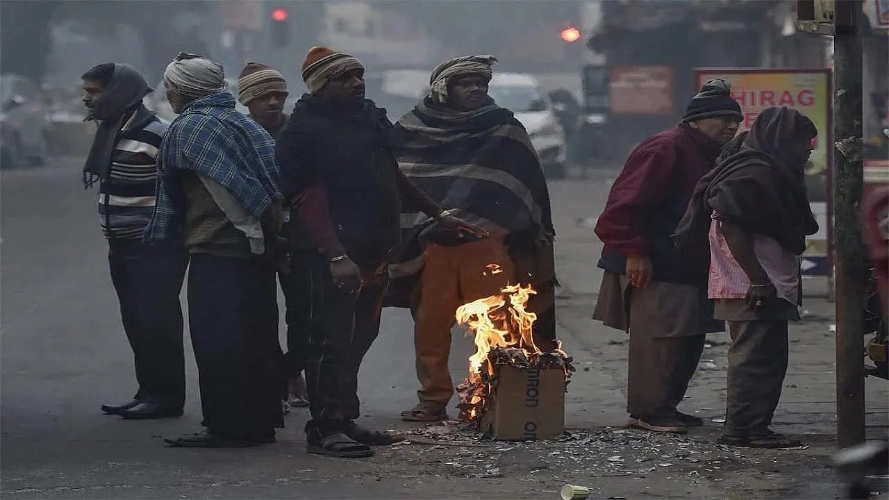 Photo of उत्तर प्रदेश में सर्दी की दस्तक, लखनऊ का तापमान 15°C तक गिरा