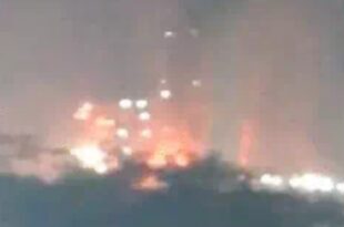 Mathura Refinery Blast Mathura Explosion IOCL Blast Mathura Fire Accident IOCL Refinery Blast Blast in Mathura Plant Mathura Industrial Accident ALT Keywords Mathura Refinery Explosion Indian Oil Plant Fire Mathura Fire Accident Victims Refinery Blast Mathura News मथुरा रिफाइनरी ब्लास्ट, मथुरा हादसा, इंडियन ऑयल रिफाइनरी, मथुरा प्लांट हादसा, रिफाइनरी ब्लास्ट के कारण, Blast in Mathura Refinery, Indian Oil Plant Explosion, Mathura Refinery Fire Accident, मथुरा रिफाइनरी ब्लास्ट दृश्य, इंडियन ऑयल रिफाइनरी ब्लास्ट, रिफाइनरी आग, मथुरा हादसा घटनास्थल, आग में झुलसे कर्मचारी,