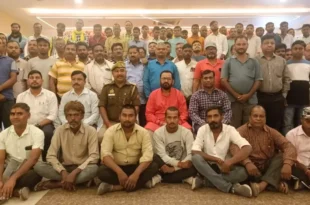 महाकुंभ 2025, प्रयागराज ई-रिक्शा चालक, कुंभ संस्कार पाठशाला, योगी सरकार पहल, स्वच्छता अभियान, डिजिटल इंडिया, महाकुंभ कहानियां, प्रयागराज पर्यटन, ई-रिक्शा प्रशिक्षण, Mahakumbh 2025, Prayagraj e-rickshaw drivers, Kumbh Sanskar Pathshala, Yogi government initiative, cleanliness campaign, Digital India, Kumbh stories, Prayagraj tourism, e-rickshaw training, ई-रिक्शा चालकों की ट्रेनिंग, कुंभ की कहानियां, प्रयागराज स्वच्छता अभियान, डिजिटल भुगतान रिक्शा, Mahakumbh drivers training, Kumbh narratives, Prayagraj cleanliness drive, digital payment rickshaw,