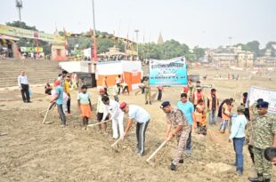 छठ महापर्व से पहले गंगा घाटों पर स्वच्छता अभियान, काशी में हरितिमा का संदेश