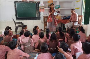 प्रयागराज में एजुकेट गर्ल्स की पहल: बच्चों के लिए ज्ञान का पिटारा किट्स वितरण