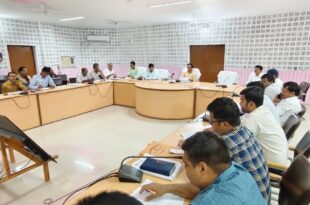 बलिया: डीएम ने सीएम डैशबोर्ड पर योजनाओं और इंडिकेटर्स की प्रगति की समीक्षा की