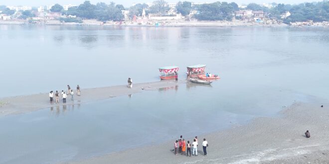 गंगा स्नान करते समय डूबने से एक की मौत, दूसरा लापता: पूर्णिमा पर घटित दुखद घटना