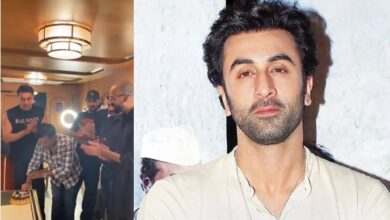 Photo of Ranbir Kapoor ने इस अंदाज में मनाया स्टाफ मेंबर का जन्मदिन