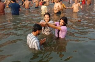 भाई दूज 2024, मथुरा यमुना स्नान, यमराज यमुना मंदिर मथुरा, भाई दूज परंपरा, भाई दूज स्नान का महत्व, विश्राम घाट मथुरा पूजा, मथुरा विश्राम घाट भाई दूज यमुना स्नान 2024, भाई दूज यमुना स्नान में बहनें भाई की लंबी उम्र की प्रार्थना करती हुईं, मथुरा यमुना घाट पर भाई दूज परंपरा 2024, यमराज और यमुना मंदिर मथुरा में भाई दूज पूजा, भाई दूज पर्व पर मथुरा विश्राम घाट में श्रद्धालु, यमराज यमुना मंदिर में भाई दूज पूजा का दृश्य,, मथुरा में भाई दूज 2024 के अवसर पर तिलक समारोह, मथुरा यमुना स्नान, भाई दूज के दिन का विशेष पर्व, भाई दूज पर मथुरा यमराज यमुना पूजा की परंपरा, भाई दूज 2024, मथुरा यमुना स्नान भाई दूज, भाई दूज यमराज यमुना पूजा, विश्राम घाट मथुरा भाई दूज, भाई दूज स्नान का महत्व, यमराज यमुना मंदिर मथुरा, भाई दूज परंपरा मथुरा, भाई दूज पर तिलक और पूजा, भाई दूज यम फांस से मुक्ति, मथुरा भाई दूज 2024 पूजा, Mathura Vishram Ghat Bhai Dooj Yamuna Snan 2024, Sisters praying for brothers' long life at Bhai Dooj Yamuna Snan, Bhai Dooj tradition at Mathura Yamuna Ghat 2024, Yamaraj and Yamuna temple Bhai Dooj worship in Mathura, Devotees at Vishram Ghat Mathura on Bhai Dooj, Bhai Dooj worship at Yamaraj-Yamuna Temple in Mathura, Bhai Dooj Tilak ceremony in Mathura 2024, Special Bhai Dooj festival at Mathura Yamuna Snan, Bhai Dooj Yamuna Snan and Yamaraj-Yamuna worship tradition in Mathura, Bhai Dooj 2024, Mathura Yamuna Snan Bhai Dooj, Bhai Dooj Yamaraj Yamuna worship, Vishram Ghat Mathura Bhai Dooj, Importance of Bhai Dooj Snan, Yamaraj Yamuna Temple Mathura, Bhai Dooj tradition Mathura, Bhai Dooj Tilak and worship, Bhai Dooj liberation from Yam Fansa (untimely death), Bhai Dooj worship Mathura 2024,