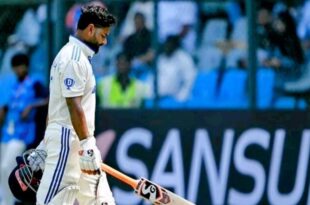 Indian team loses to New Zealand by 25 runs, India vs New Zealand 3rd Test series clean sweep, New Zealand defeats India 3-0 in Test series, Indian cricket team's performance in 3rd Test match, India loses 3rd Test match against New Zealand, Indian cricket fans disappointed after Test series loss, Analysis of India's Test series clean sweep defeat, New Zealand cricket team celebrates series win, न्यूजीलैंड से 25 रनों से हारी भारतीय टीम, भारत बनाम न्यूजीलैंड तीसरे टेस्ट सीरीज में क्लीन स्वीप, न्यूजीलैंड ने भारत को टेस्ट सीरीज में 3-0 से हराया, तीसरे टेस्ट मैच में भारतीय क्रिकेट टीम का प्रदर्शन, भारत न्यूजीलैंड से तीसरा टेस्ट मैच हार गया, टेस्ट सीरीज में हार के बाद भारतीय क्रिकेट प्रशंसक निराश, भारत की टेस्ट सीरीज में क्लीन स्वीप हार का विश्लेषण, न्यूजीलैंड क्रिकेट टीम ने सीरीज जीत का जश्न मनाया, भारत न्यूज़ीलैंड तीसरा टेस्ट, भारत की शर्मनाक हार, न्यूज़ीलैंड बनाम भारत क्लीन स्वीप, भारत 3-0 से हारा, भारतीय टीम 147 रन का पीछा, क्रिकेट न्यूज़ इंडिया, Indian team clean sweep, India vs New Zealand series loss, Indian cricket team's performance, India New Zealand 3rd Test match result,