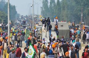किसान प्रदर्शन नोएडा, दिल्ली ट्रैफिक जाम, किसान आंदोलन की मुख्य मांगें, किसान मुआवजा विवाद, नोएडा दिल्ली बॉर्डर पर आंदोलन, Farmers protest Noida, Delhi traffic jam, Farmers key demands, Compensation dispute, Noida Delhi border protest, किसान आंदोलन, दिल्ली कूच, चार गुना मुआवजा, भूमि अधिग्रहण, किसान प्रदर्शन, किसान आंदोलन दिल्ली, नोएडा किसान आंदोलन, संसद घेराव, यमुना प्राधिकरण, Farmers protest, Delhi march, Farmers demands, Land acquisition compensation, Farmers agitation, Delhi farmers protest, Noida farmers protest, Parliament gherao, Yamuna Authority protest,