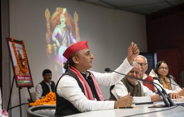 अखिलेश यादव बयान, Akhilesh Yadav Statement, सीएम आवास शिवलिंग, CM Residence Shivling, खुदाई की मांग, Demand for Excavation, उत्तर प्रदेश राजनीति, Uttar Pradesh Politics, योगी आदित्यनाथ, Yogi Adityanath, सपा और भाजपा, SP vs BJP, अखिलेश यादव का दावा, Akhilesh Yadav's Claim, सीएम आवास और शिवलिंग, CM Residence and Shivling, खुदाई और राजनीतिक विवाद, Excavation and Political Controversy, #AkhileshYadav, #ShivlingClaim, #UPPolitics, #YogiAdityanath, #ExcavationDemand, #CMResidence,