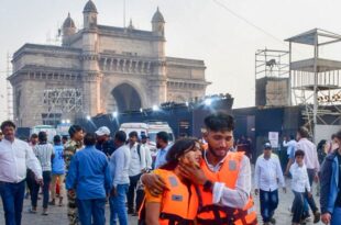 मुंबई नाव हादसा, नाव पलटने से मौतें, गेटवे ऑफ इंडिया हादसा, एलीफेंटा आइलैंड नाव, मुंबई में नाव दुर्घटना, समुद्र में नाव पलटी, Mumbai boat accident, boat capsizes deaths, Gateway of India accident, Elephanta Island boat, Mumbai boat disaster, boat capsizes in sea, मुंबई नाव दुर्घटना, समुद्र में नाव पलटने की घटना, एलीफेंटा आइलैंड हादसा, नाव दुर्घटना मुंबई, नाव टक्कर हादसा, Mumbai boat crash, boat capsizing incident, Elephanta Island accident, boat crash Mumbai, boat collision accident,