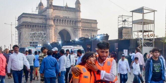 मुंबई नाव हादसा, नाव पलटने से मौतें, गेटवे ऑफ इंडिया हादसा, एलीफेंटा आइलैंड नाव, मुंबई में नाव दुर्घटना, समुद्र में नाव पलटी, Mumbai boat accident, boat capsizes deaths, Gateway of India accident, Elephanta Island boat, Mumbai boat disaster, boat capsizes in sea, मुंबई नाव दुर्घटना, समुद्र में नाव पलटने की घटना, एलीफेंटा आइलैंड हादसा, नाव दुर्घटना मुंबई, नाव टक्कर हादसा, Mumbai boat crash, boat capsizing incident, Elephanta Island accident, boat crash Mumbai, boat collision accident,