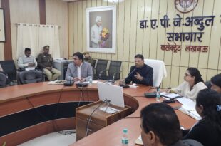 जिलाधिकारी सूर्य पाल गंगवार, District Magistrate Surya Pal Gangwar, मासिक समीक्षा बैठक, Monthly review meeting, राजस्व न्यायालय वाद, Revenue court cases, IGRS प्रकरण निस्तारण, IGRS case disposal, सरकारी प्रमाण पत्र जारी करना, Issuing government certificates, तहसील न्यायालय वाद, Tehsil court cases, शिकायत निस्तारण, Complaint disposal, बकाया वसूली, Dues collection, मुख्यमंत्री संदर्भ समीक्षा, Chief Minister reference review, प्रशासनिक बैठक, Administrative meeting,