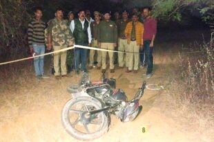 मिर्जापुर पुलिस मुठभेड़, लुटेरे गिरफ्तार मिर्जापुर, लालगंज थाना मुठभेड़, पुलिस कार्रवाई मिर्जापुर, मिर्जापुर में लूट, मिर्जापुर पुलिस टीम, मिर्जापुर लूट के आरोपी, अवैध हथियार मिर्जापुर, पुलिस मुठभेड़ में घायल लुटेरे,Mirzapur police encounter, robbers arrested Mirzapur, Lalganj police encounter, police action Mirzapur, robbery in Mirzapur, Mirzapur police team, Mirzapur loot accused, illegal firearms Mirzapur, robbers injured in police encounter,