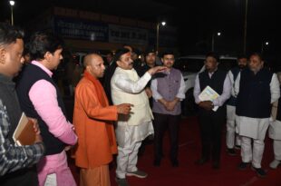 वाराणसी सड़क चौड़ीकरण, पांडेयपुर-लमही मार्ग, मुख्यमंत्री योगी आदित्यनाथ निरीक्षण, वाराणसी विकास परियोजना, सड़क निर्माण कार्य वाराणसी, Varanasi road widening, Pandeypur-Lamhi road project, Yogi Adityanath inspection, Varanasi development project, road construction in Varanasi, वाराणसी यातायात सुधार, पांडेयपुर सड़क परियोजना, मुख्यमंत्री योगी का दौरा, वाराणसी चौड़ीकरण योजना, सड़क निर्माण अपडेट, Varanasi traffic improvement, Pandeypur road project, CM Yogi visit, Varanasi widening plan, road construction update,