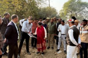 मिर्जापुर जिले में जिलाधिकारी का निरीक्षण, मझिगवा में भूमि विवाद समाधान, कोन विकास खंड पैमाइश, लेखपाल निलंबन आदेश, मझिगवा ग्राम में जमीन की स्थिति, सरकारी जमीन पर अतिक्रमण हटाना, नायाब तहसीलदार का नोटिस, मझिगवा भूमि विवाद निपटान,Mirzapur district inspection by District Magistrate, Majhigwa land dispute resolution, Kon development block land measurement, Lekhpal suspension order, Land status in Majhigwa village, Eviction of encroachment on government land, Nayab Tehsildar show cause notice, Majhigwa land dispute settlement,