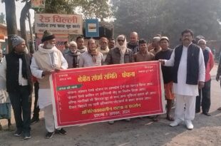 रेल चक्काजाम बलिया, Rail chokajam Ballia, फेफना रेलवे स्टेशन, Fefna Railway station, पुलिस बल प्रयोग, Police force usage, रेलवे सेतु निर्माण, Railway bridge construction, फेफना आंदोलन, Fefna protest, रेलवे वादाखिलाफी, Railway breach of promise,