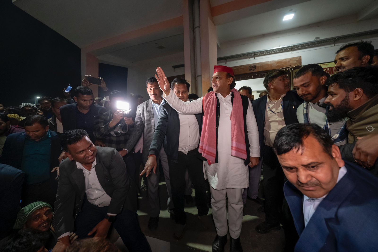 Photo of कन्नौज: आलू मंडी में किसानों से मिले अखिलेश,जानें क्या बोले?