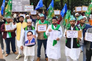 भाजपा विरोध प्रदर्शन, एआईएमआईएम कलेक्ट्रेट प्रदर्शन, बलिया एआईएमआईएम पार्टी, शमीम खान एआईएमआईएम, अमित शाह के खिलाफ प्रदर्शन, बाबा साहब अपमान, एआईएमआईएम कार्यकर्ता बलिया, दलित अधिकार विरोध, एआईएमआईएम इस्तीफा मांग, भाजपा के खिलाफ एआईएमआईएम, एआईएमआईएम दलित समुदाय,BJP protest demonstration, AIMIM Collectorate protest, Ballia AIMIM party, Shameem Khan AIMIM, Protest against Amit Shah, Baba Saheb insult, AIMIM workers Ballia, Dalit rights protest, AIMIM resignation demand, AIMIM against BJP, AIMIM Dalit community,